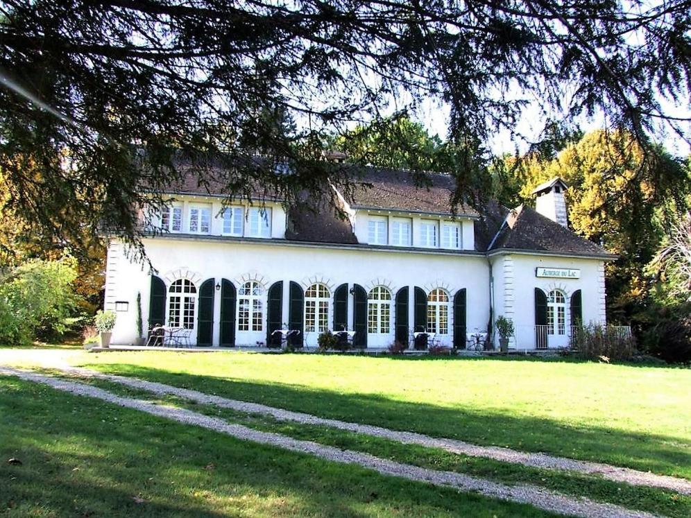Auberge Du Lac De Mondon Mailhac-sur-Benaize Exteriér fotografie