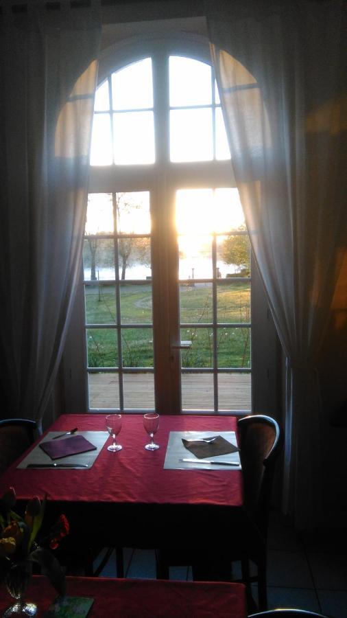 Auberge Du Lac De Mondon Mailhac-sur-Benaize Exteriér fotografie